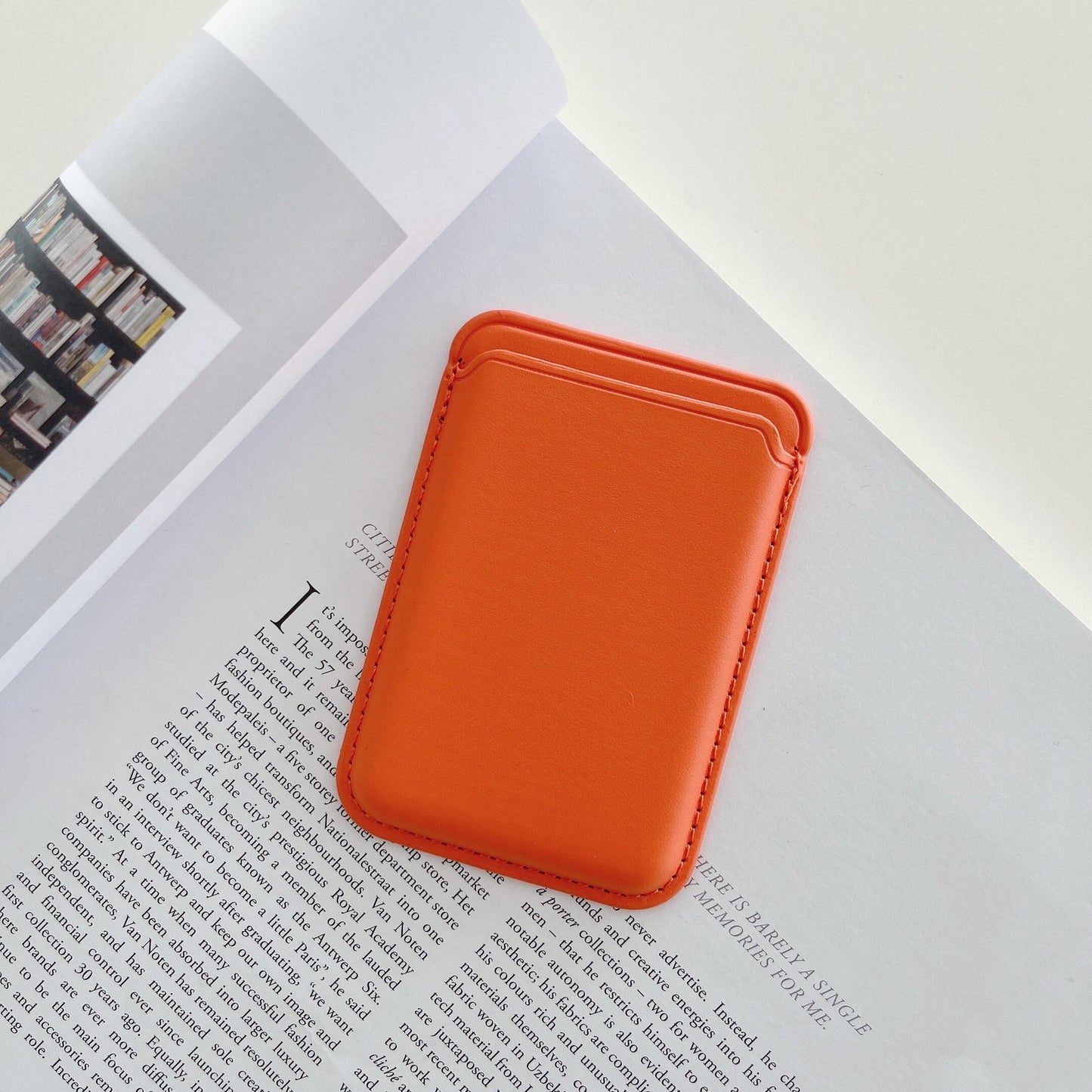 حامل بطاقات جلدي مغناطيسي لجهاز iPhone من MagSafe