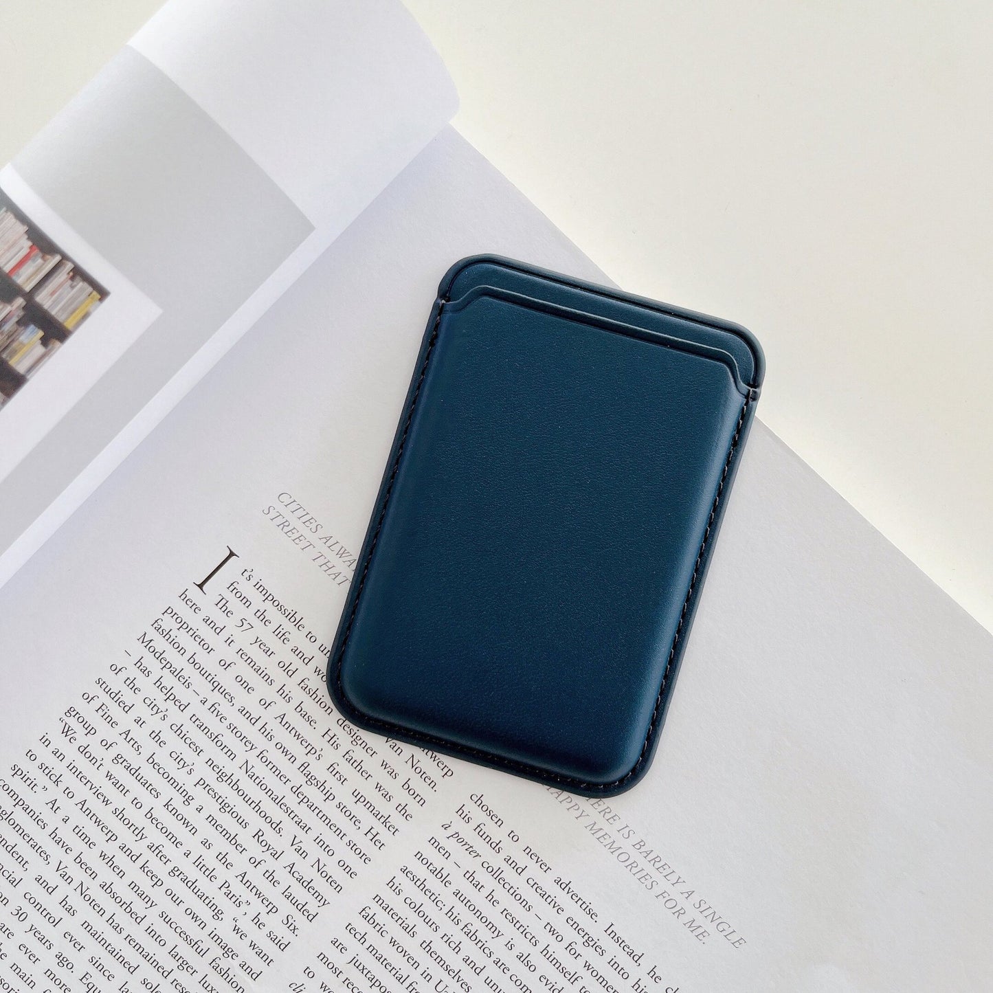 حامل بطاقات جلدي مغناطيسي لجهاز iPhone من MagSafe